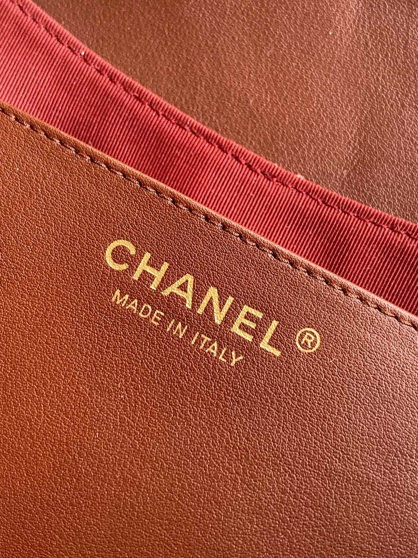 ** Burgundy Leather Hobo Bag with Gold Chain - Stylish & Versatile

**